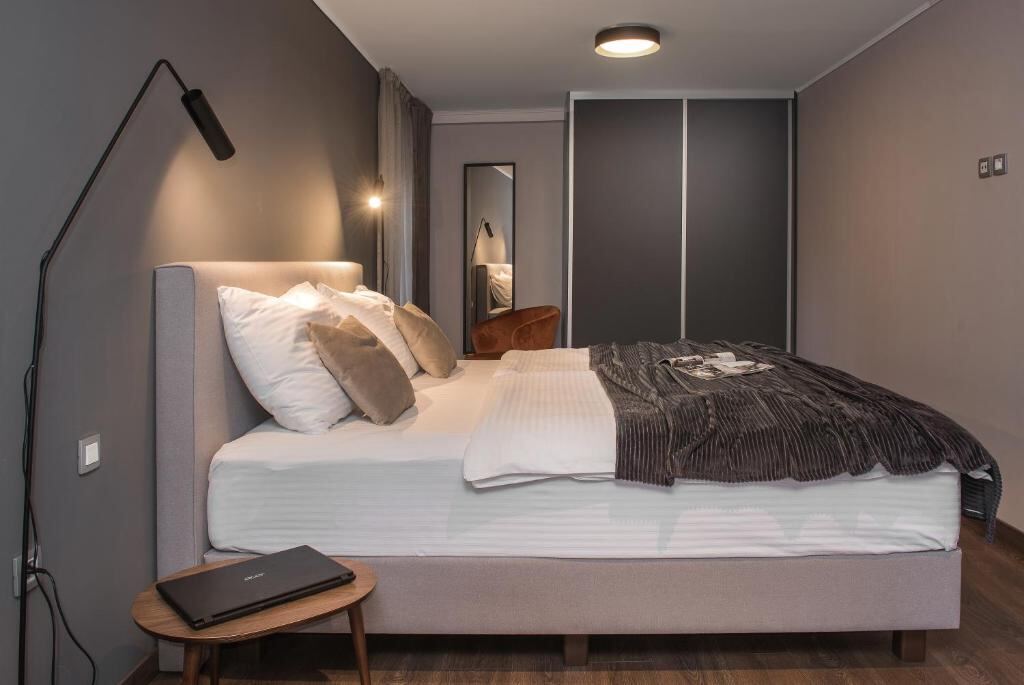 Large comfort room with living room at Boutique Rooms Mirabilis, Skradin