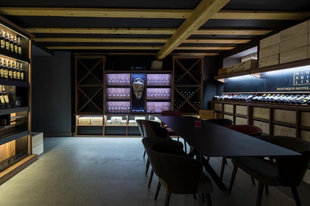 Wine room and tasting table at Boutique Rooms Mirabilis, Skradin